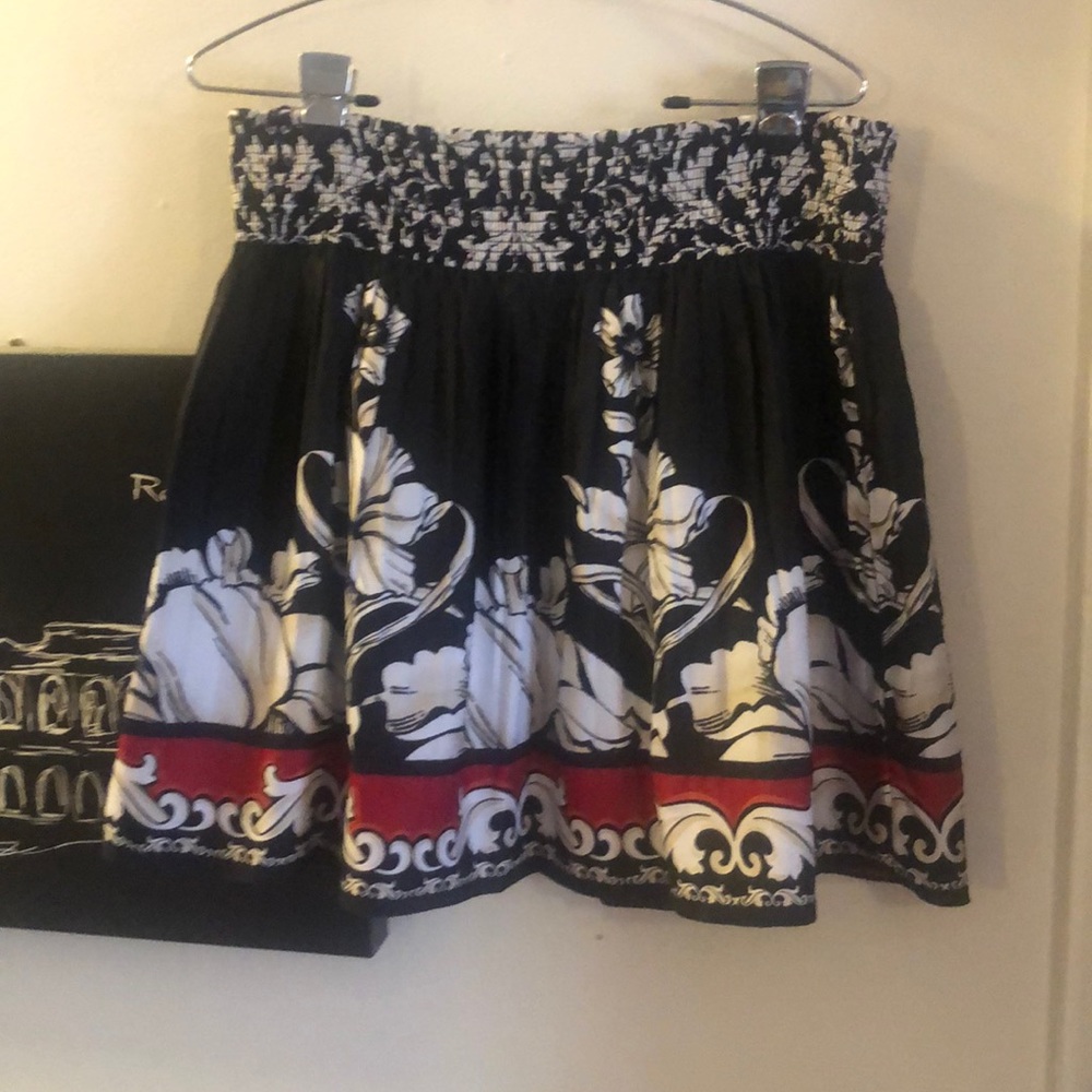 Cute White House Black Market Black/White/Red Print Mini Skirt